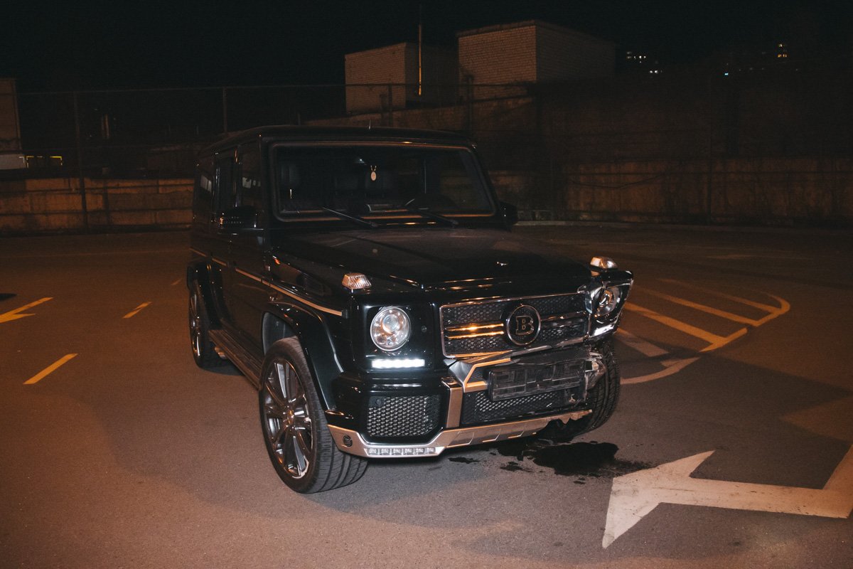 В результате аварии оба автомобиля получили сильные повреждения передних частей В результате аварии оба автомобиля получили сильные повреждения передних частей