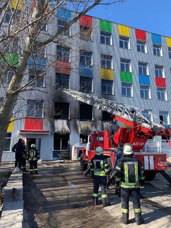 Еще до прибытия спасателей медики госпитализировали одного человека с отравлением угарным газом Еще до прибытия спасателей медики госпитализировали одного человека с отравлением угарным газом