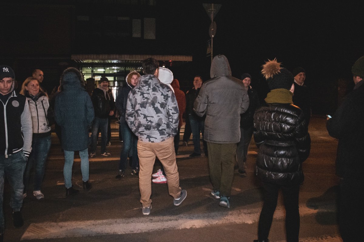 Стихийный митинг на улице Головко начался во вторник, 2 апреля, около 21:30 Стихийный митинг на улице Головко начался во вторник, 2 апреля, около 21:30