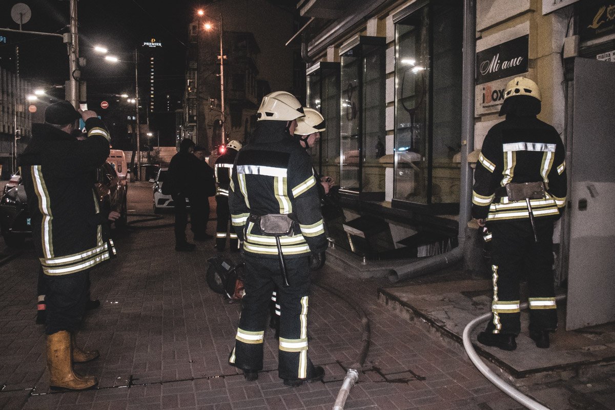 В подвале жилого дома по адресу улица Саксаганского, 13/42 произошел пожар В подвале жилого дома по адресу улица Саксаганского, 13/42 произошел пожар