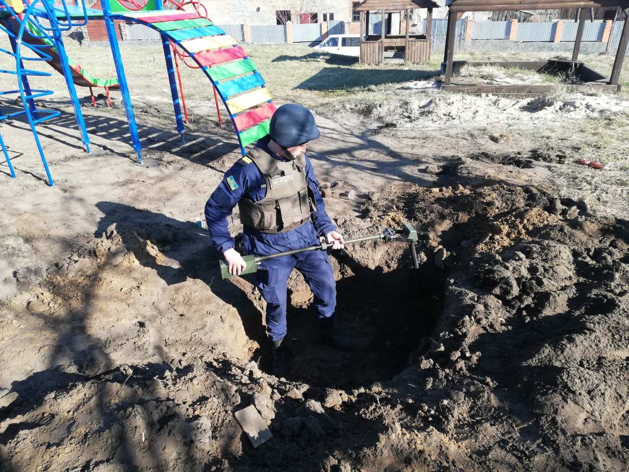 Нашли мины 2 апреля во время проведения земляных работ на детской площадке Нашли мины 2 апреля во время проведения земляных работ на детской площадке