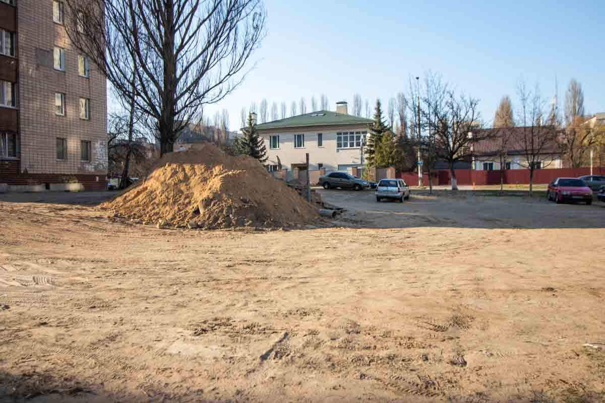 На улице Василия Стуса разгорелся конфликт между местными жителями и застройщиком На улице Василия Стуса разгорелся конфликт между местными жителями и застройщиком