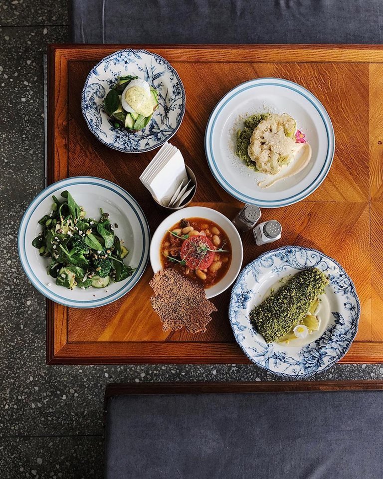 На Кловской открыли ресторан Good Girl. В нем подают полезную еду без сахара и лактозы