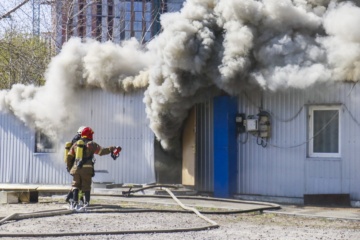 Заезд на улицу Ижевскую перекрыли правоохранители