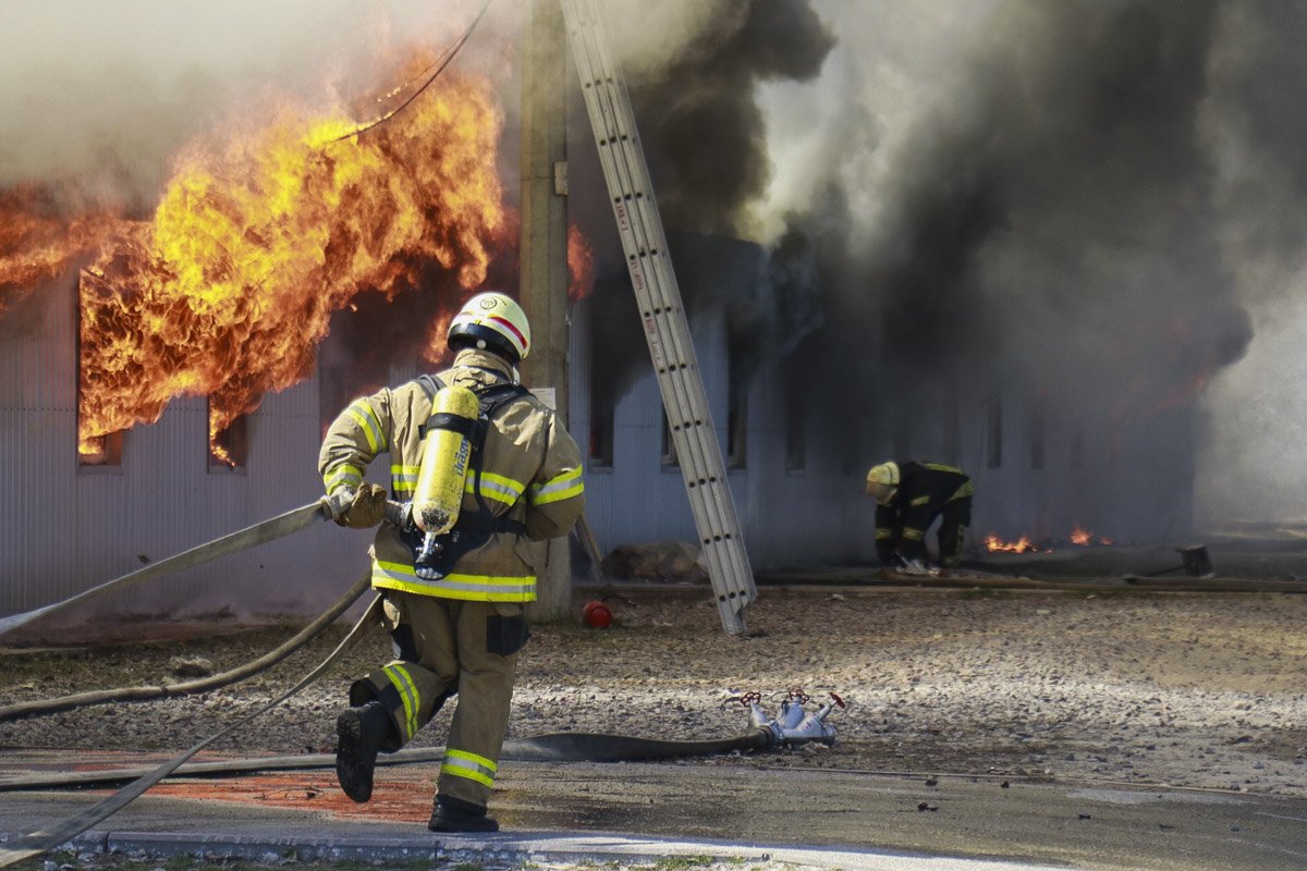 Борьба с огнем продолжается