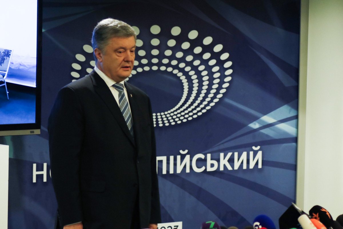 После сдачи анализов кандидат в Президенты пообщался с журналистами 