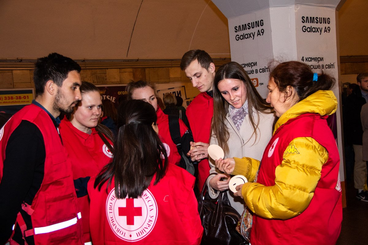 Волонтерами акции стали также студенты Киевского университета имени Бориса Гринченко Волонтерами акции стали также студенты Киевского университета имени Бориса Гринченко