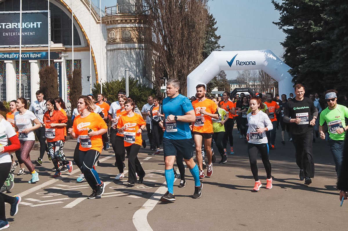 По всему маршруту за участниками приглядывали медики и волонтеры