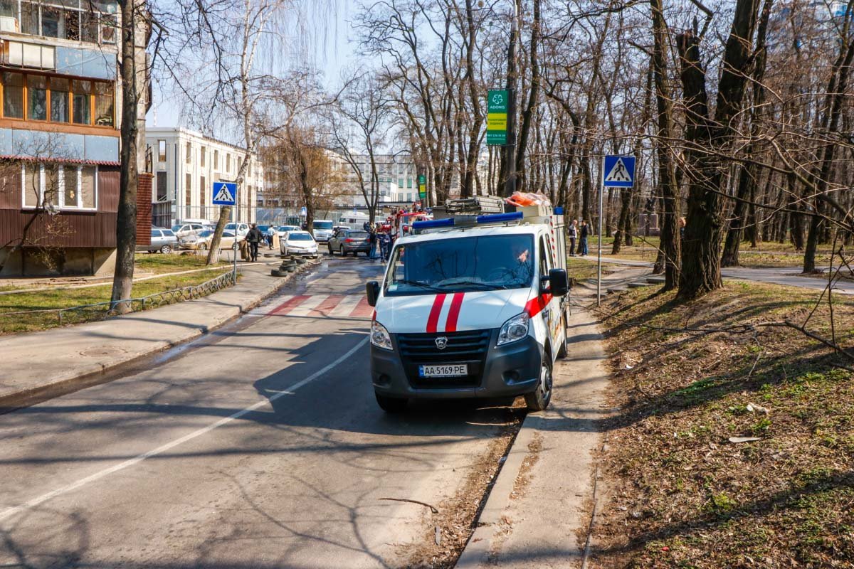 Мужчины часто злоупотребляли спиртными напитками и постоянно курили в помещении