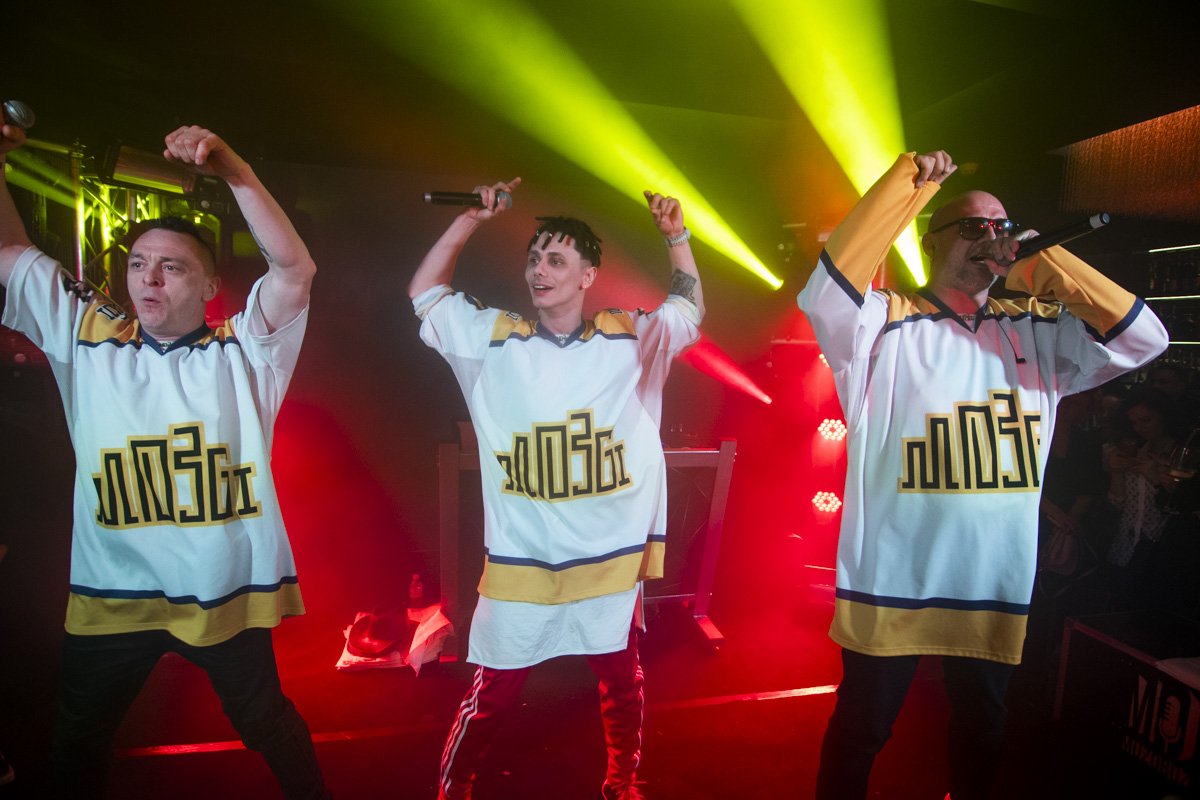 Музыканты зажгли публику своими популярными треками Музыканты зажгли публику своими популярными треками