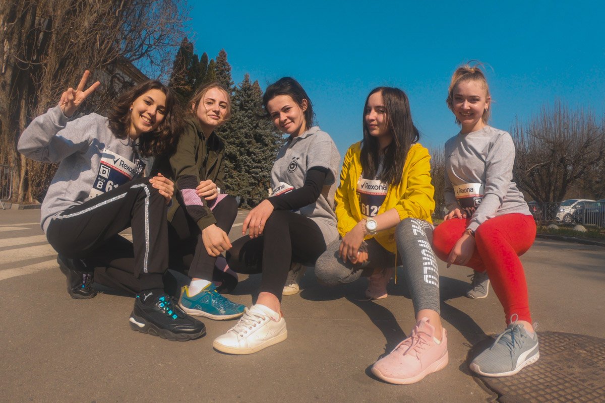 Команда спортивных девчонок Информатор