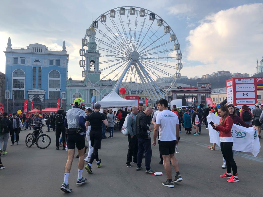 Бегуны готовятся к стартуБегуны готовятся к старту