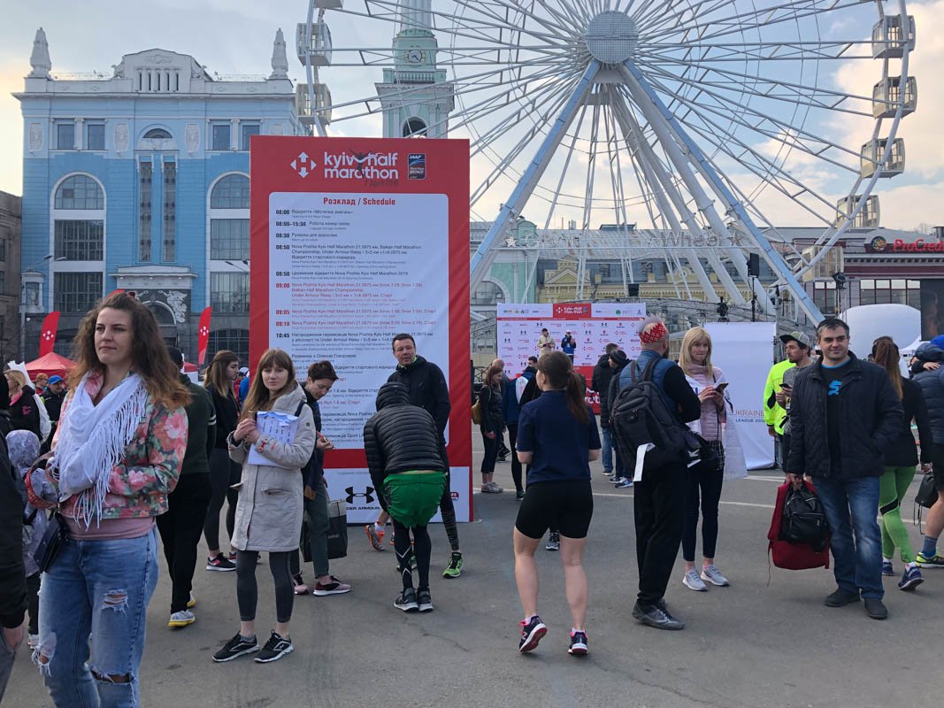 А на уличке довольно-таки прохладно, кстати 