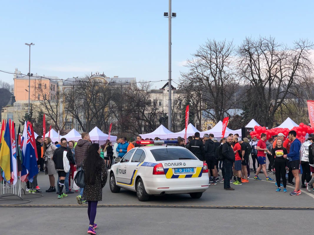 Правоохранители следят за порядком на марафоне