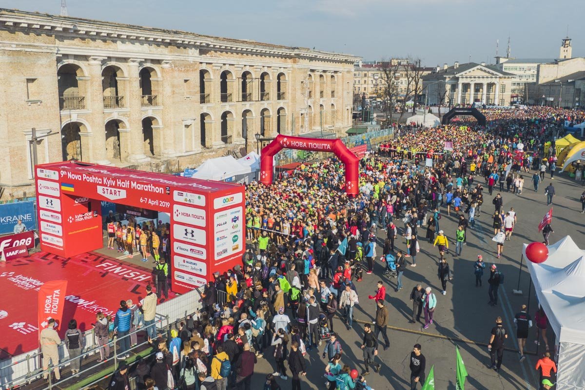 На полумарафонском старте выступили три украинских элитных спортсмена: Александр Ситковский, Роман Романенко и Ольга Котовская