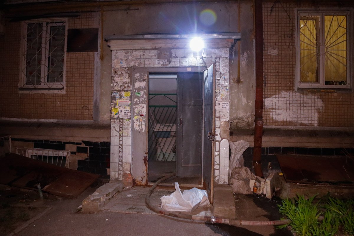 На бульваре Марии Приймаченко, 6а произошел пожар в пятиэтажке. Горел балкон На бульваре Марии Приймаченко, 6а произошел пожар в пятиэтажке. Горел балкон