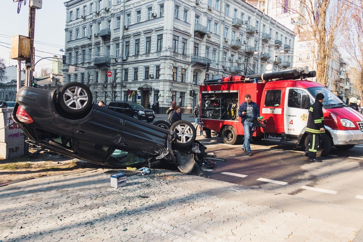 В Киеве произошло серьезное ДТП с пострадавшими