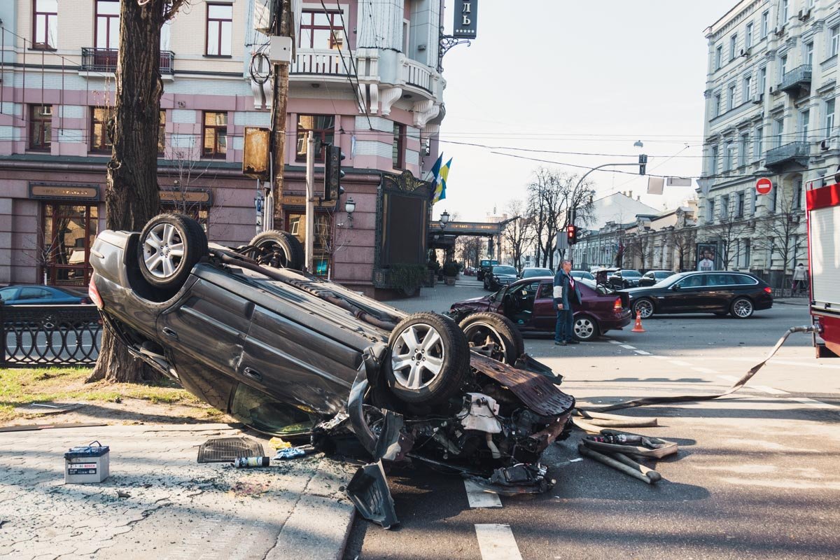 Водители и пассажирку забрали медики