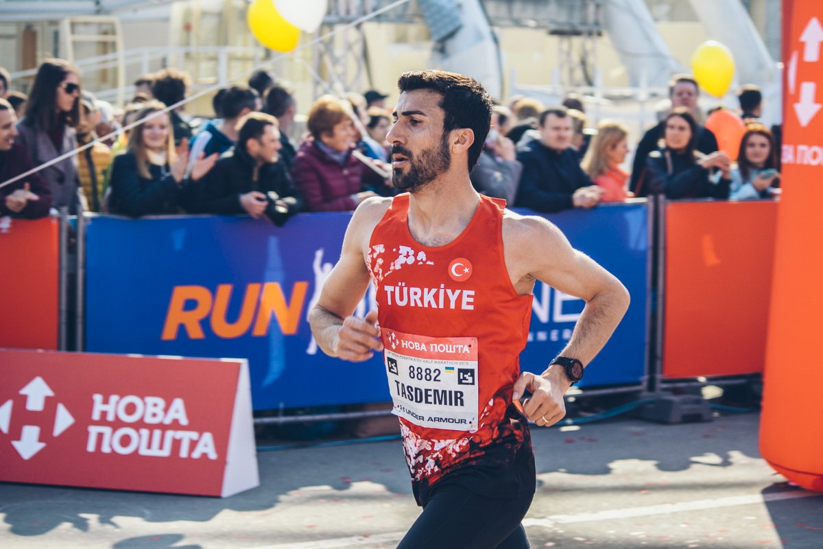 В марафоне приняли участие около 13 000 человек из 52 стран