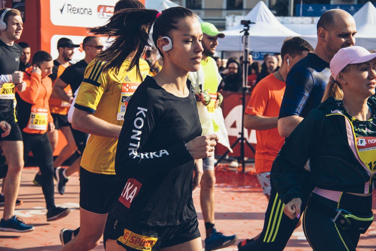 Но дистанцию все преодолевали уверенно