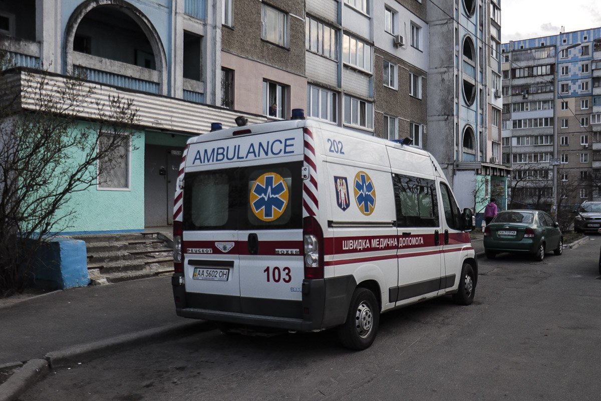 Медики прибыли на место трагедии констатировали смерть Медики прибыли на место трагедии констатировали смерть