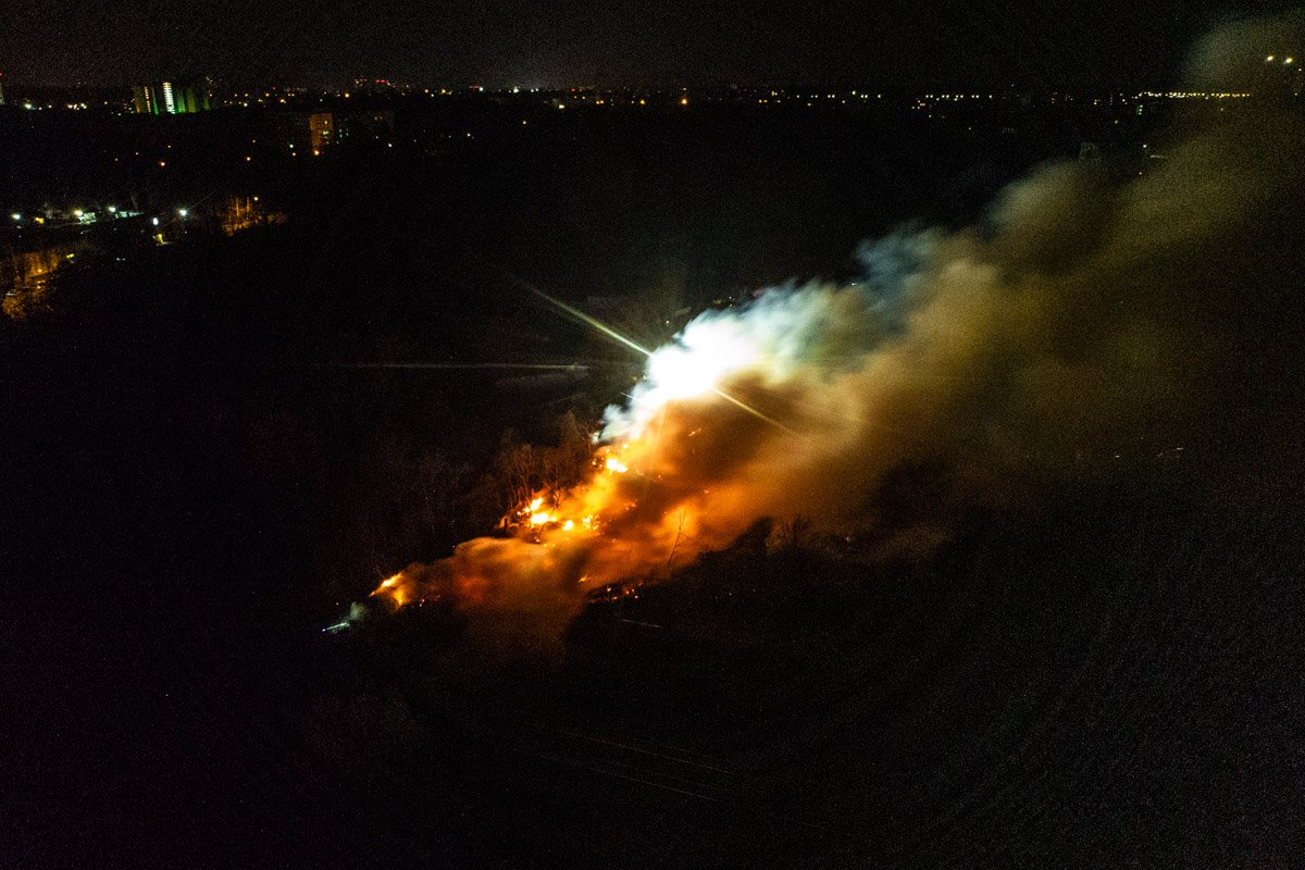 Зарево и столб дыма было видно с разных сторон Киева