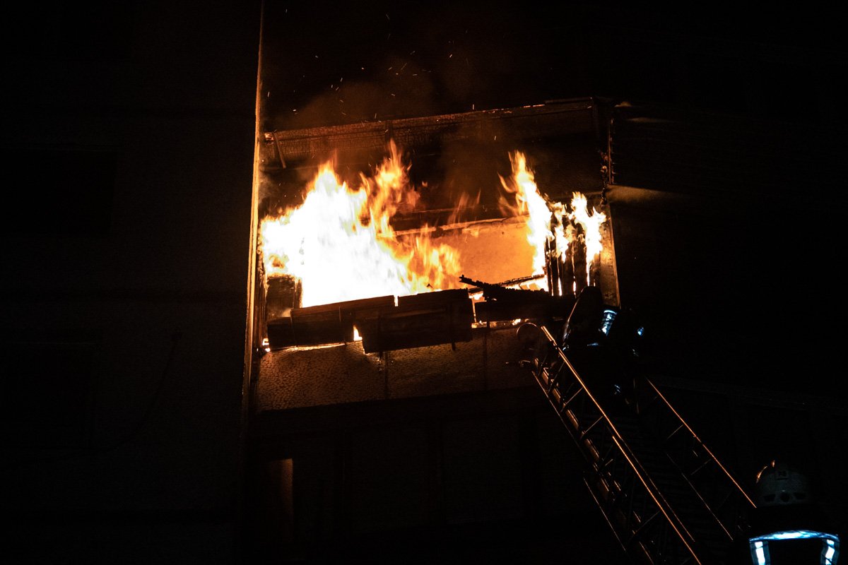 Горела квартира на 9 этаже 16-этажного дома