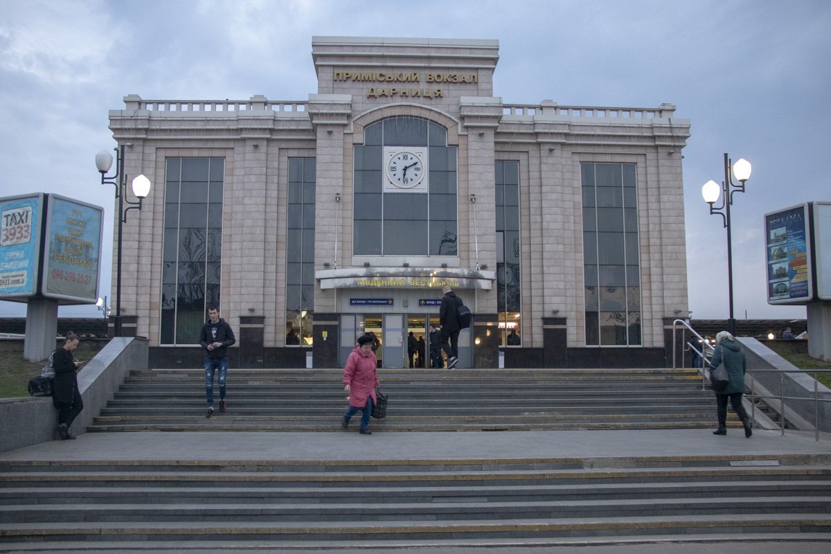 8 апреля в Киеве на Дарницком железнодорожном вокзале обнаружили труп мужчины