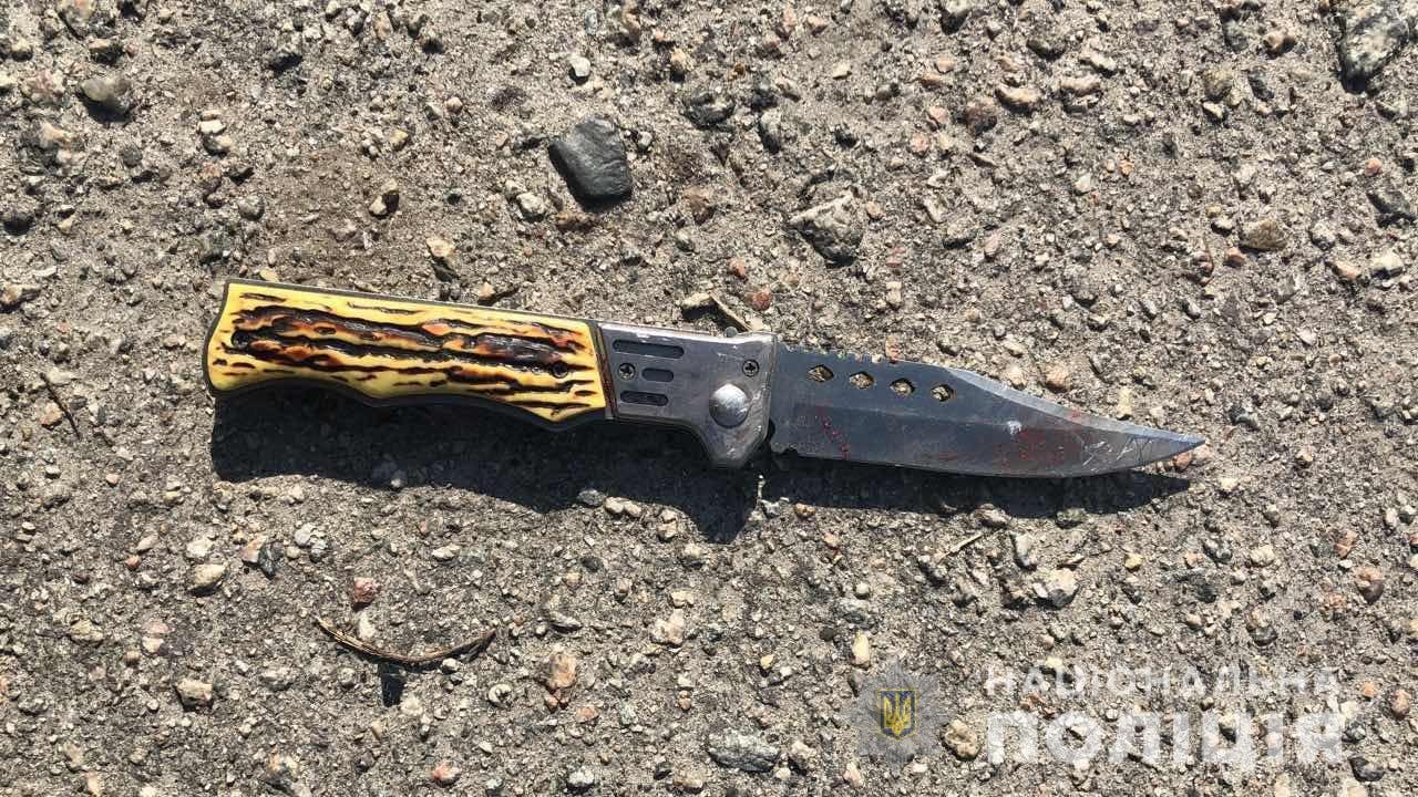 Под Киевом мужчина напал на соседа и порезал ему лицо из-за земельного вопроса 