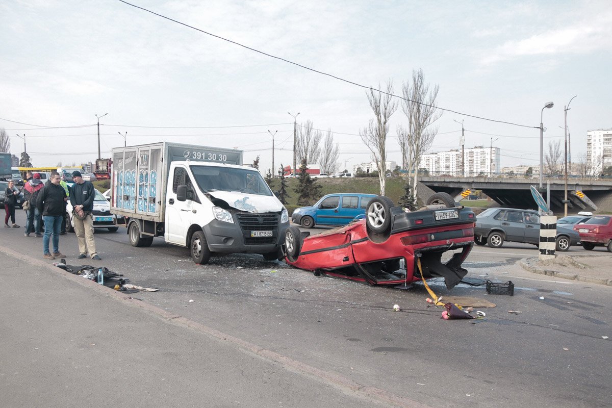 Лоб в лоб столкнулась "Газель" Next и Honda Civic Лоб в лоб столкнулась "Газель" Next и Honda Civic