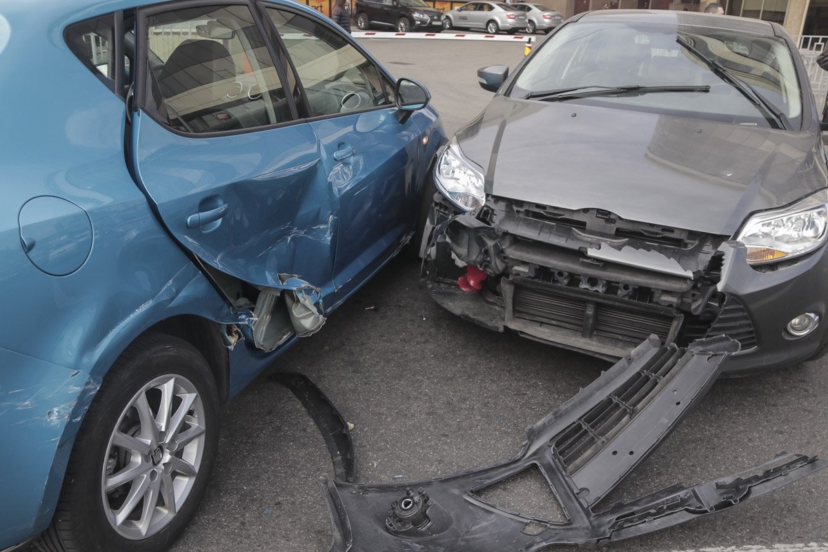 Возле станции метро "Левобережная" Seat Ibiza задом влетел в Ford Focus с ребенком в салоне Возле станции метро "Левобережная" Seat Ibiza задом влетел в Ford Focus с ребенком в салоне