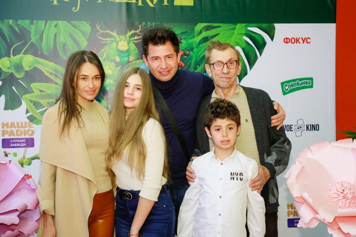 Телеведущий Андрей Джеджула с семьей