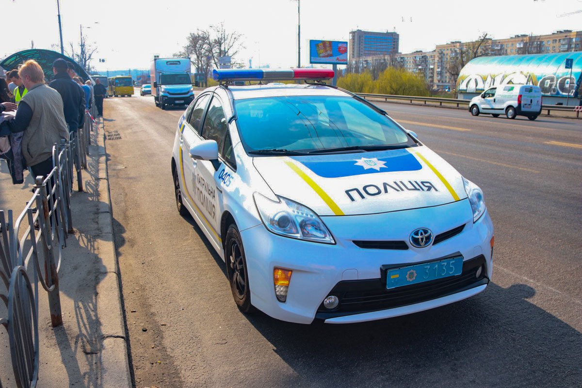  На месте работают спасатели, а также дежурят медики и правоохранители