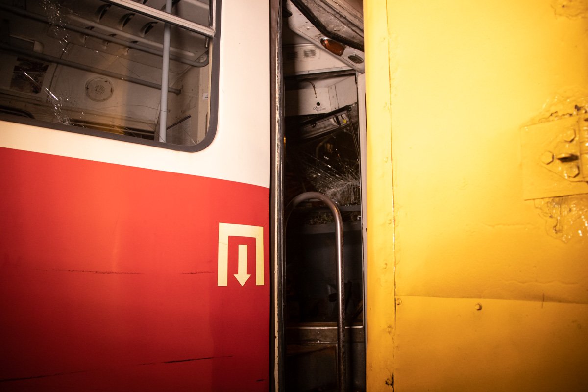 У пассажиров травмы грудкой клетки и ног