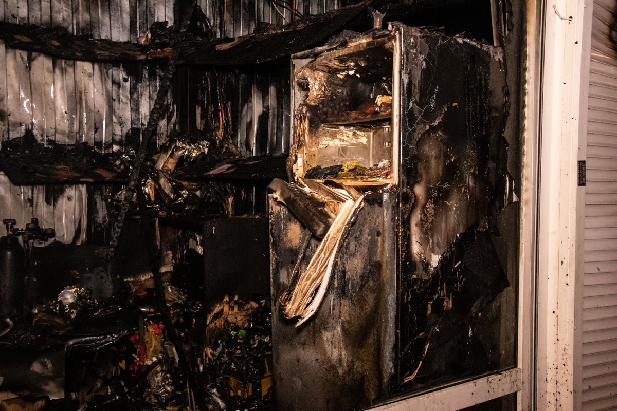 Местные жители говорят, что киоски здесь горят регулярно Местные жители говорят, что киоски здесь горят регулярно