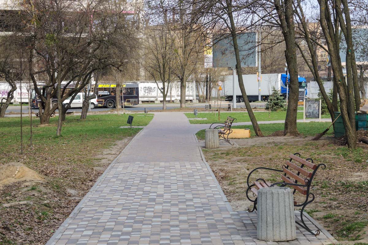 В Киеве реконструируют парк на улице Винницкой В Киеве реконструируют парк на улице Винницкой