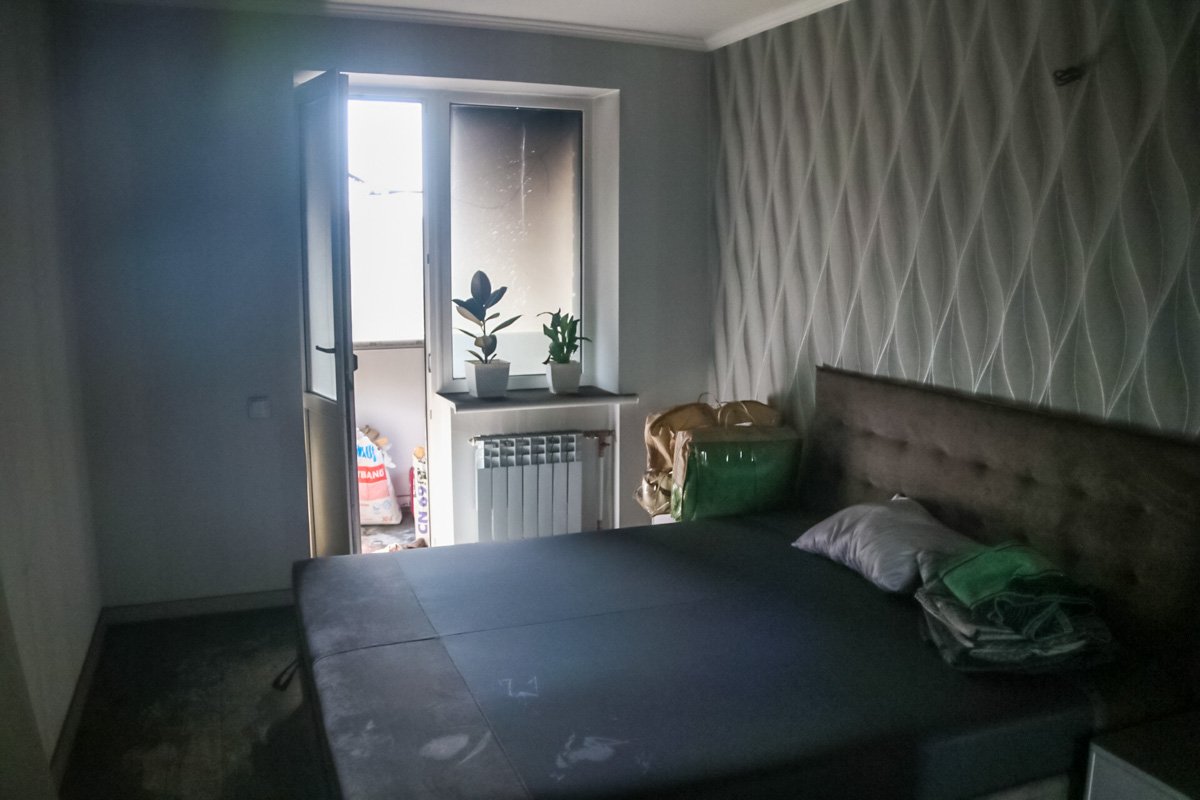 На момент возгорания в квартире находилась 14-летняя девочка. К счастью, она не пострадала На момент возгорания в квартире находилась 14-летняя девочка. К счастью, она не пострадала