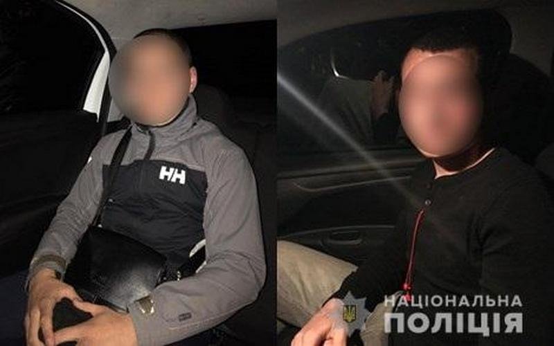 Несовершеннолетние громили окна вагонов и бросали под поезда горящие покрышки Несовершеннолетние громили окна вагонов и бросали под поезда горящие покрышки