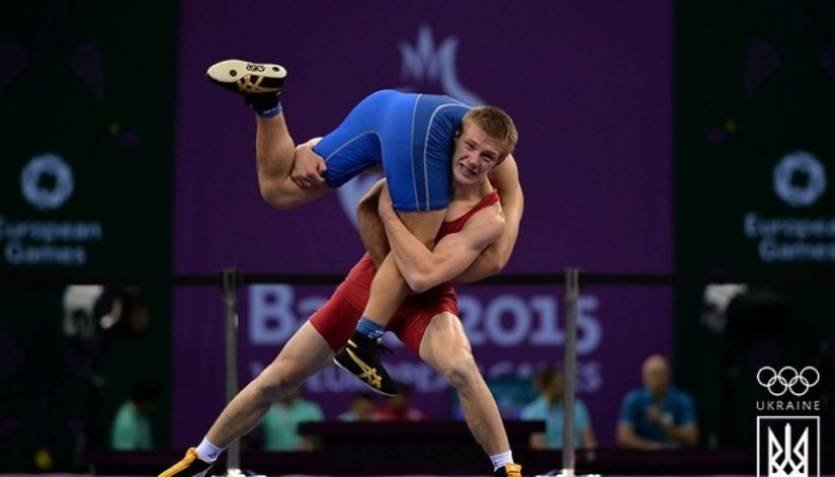 Василий Шуптар в поединке за бронзу победил поляка Кшиштофа Бьенковски Василий Шуптар в поединке за бронзу победил поляка Кшиштофа Бьенковски