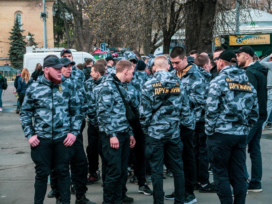 В центре Киева прошел марш Национального корпуса и Национальных дружин В центре Киева прошел марш Национального корпуса и Национальных дружин