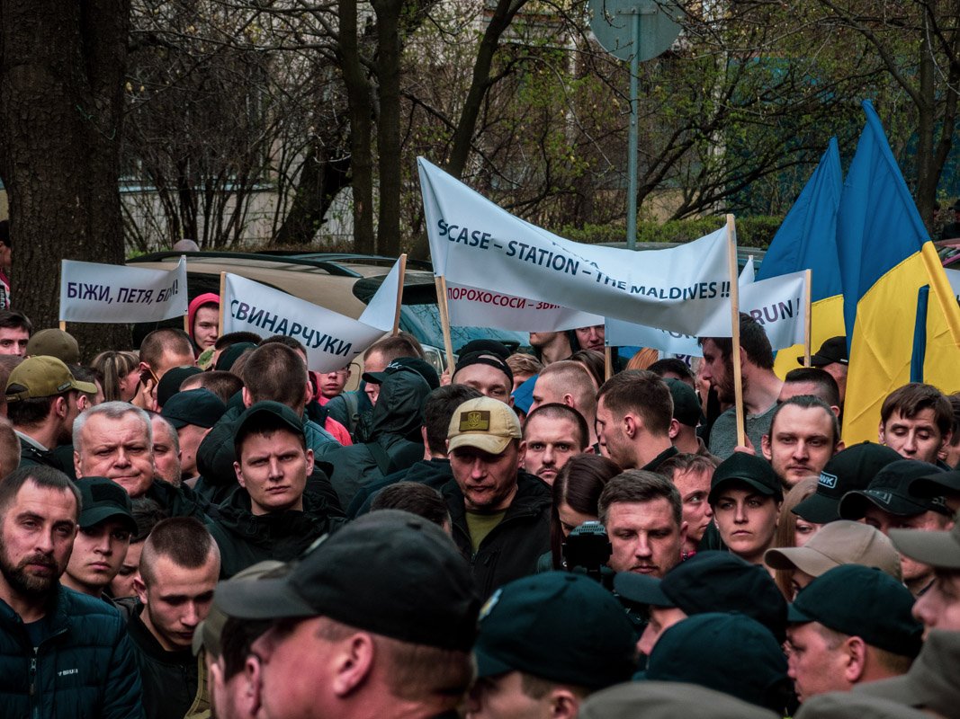 После непродолжительного митинга под зданием ГПУ колона выдвинулась к Министерству внутренних дел После непродолжительного митинга под зданием ГПУ колона выдвинулась к Министерству внутренних дел