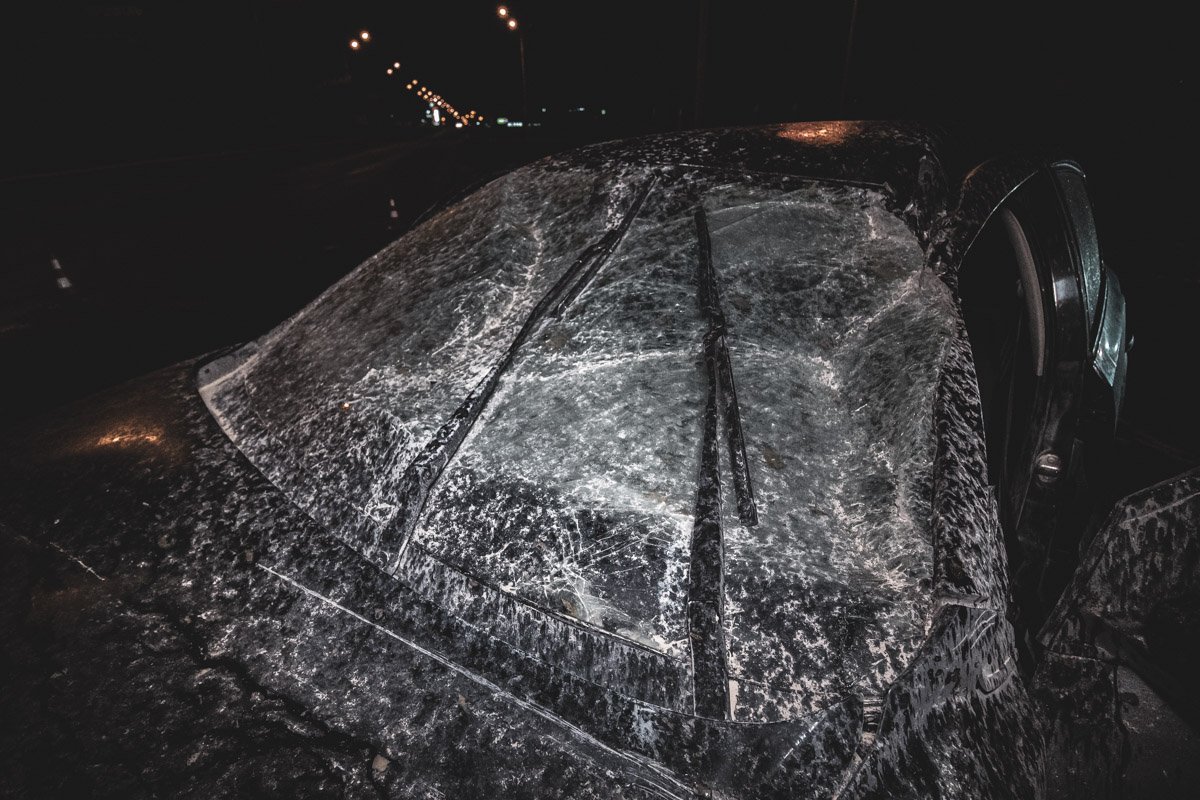 После нескольких кульбитов Volkswagen начал гореть