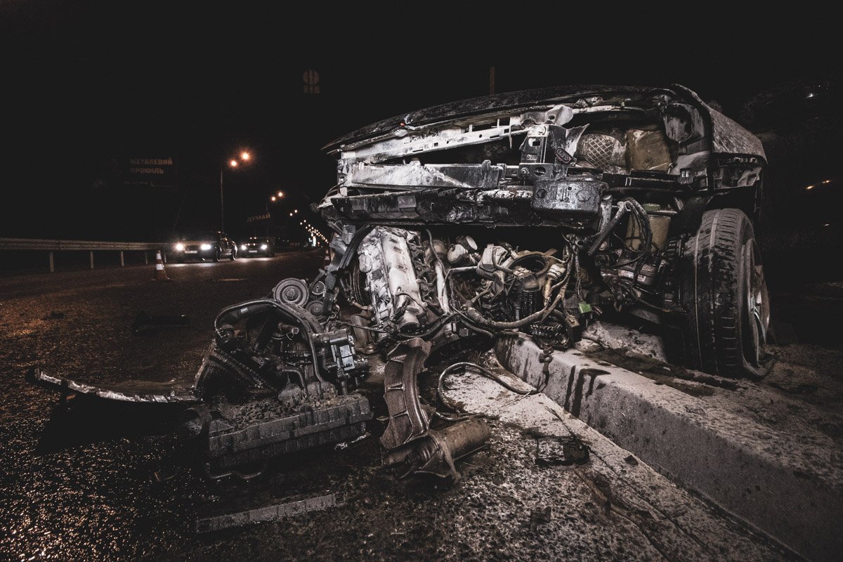 Водителя и пассажира забрала скорая