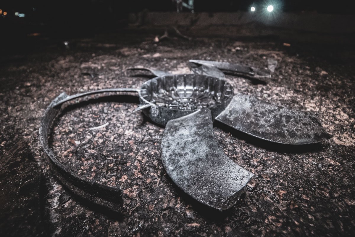 Обломки автомобиля раскидало на несколько десятков метров 