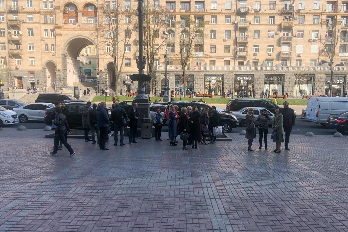 Из КГГА эвакуировали сотрудников и посетителей Из КГГА эвакуировали сотрудников и посетителей