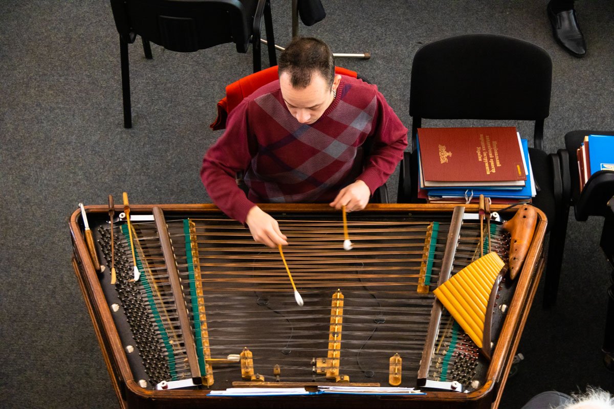 Цимбалы звучат ярко и звонко Цимбалы звучат ярко и звонко