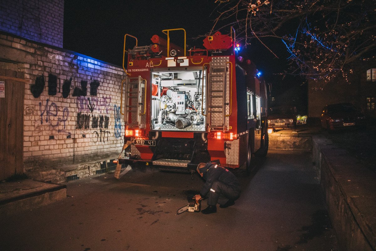 Сотрудники ГСЧС оперативно прибыли на место инцидента и уже в 22:35 огонь был полностью ликвидирован Сотрудники ГСЧС оперативно прибыли на место инцидента и уже в 22:35 огонь был полностью ликвидирован