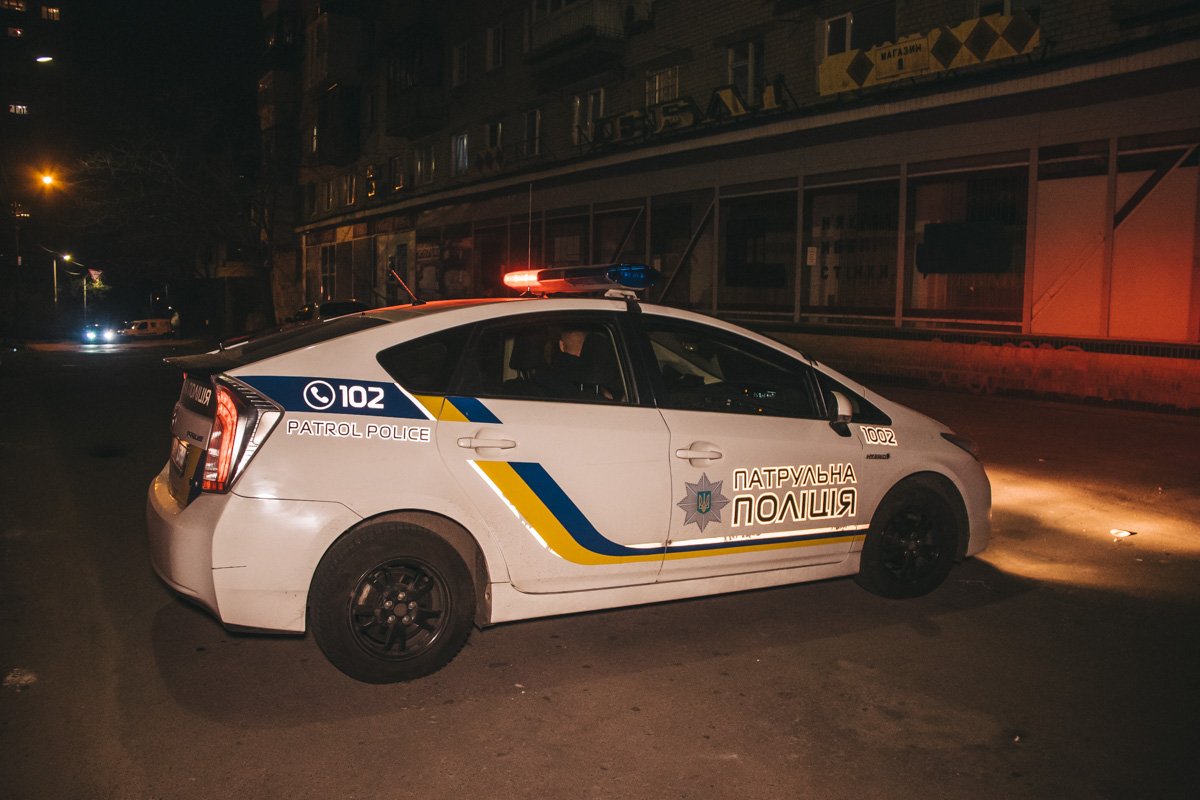 На месте работали три единицы пожарно-спасательной техники, патрульные и карета скорой помощи На месте работали три единицы пожарно-спасательной техники, патрульные и карета скорой помощи