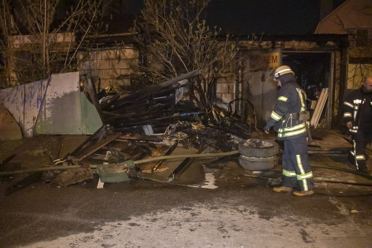 В четверг, 11 апреля, в Киеве возле Парка партизанской славы произошел пожар