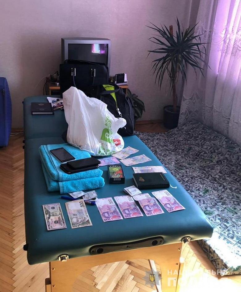 Во время обысков изъяли телефоны, деньги и черные списки Во время обысков изъяли телефоны, деньги и черные списки